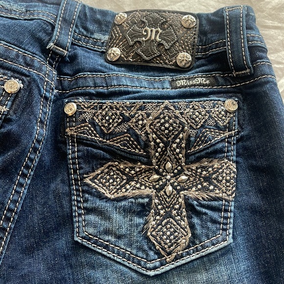 Super cute Miss Me jeans size 27, midrise with flare leg, perfect condition - Picture 8 of 8